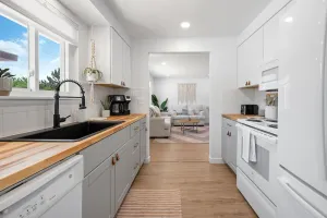 Image of Cozy & Updated 2 Bedroom Townhouse Near it All! BSU, Airport, DT & More!