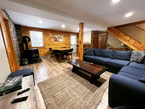 Image of Pinewood Lodge | Cozy Pet-Friendly Log Cabin 5 min to Mt Sunapee