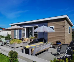 Image of Renesse Zeeland: Modern 4 person Chalet by the sea.  Modernes Chalet am Meer.