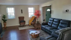 Image of Charming 4bdrooms I 2.5 bath I Free Parking I 1 block from Wedding Venue