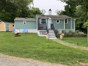 Image of Cozy Cottage 1.5 mi. To Third Beach.