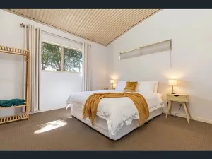 Image of Dam It Getaway- 2 bed cabin