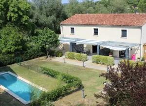 Image of 2 bedroom home with shared pool in lovely market town of Olonzac in wine region