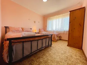 Image of Cosy Family home in Geraldton central  * WI-FI * Netflix