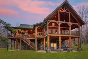 Image of Dogwood Manor Hocking Hills: Family Friendly 8 bedrooms. WALK to Old Mans Cave!