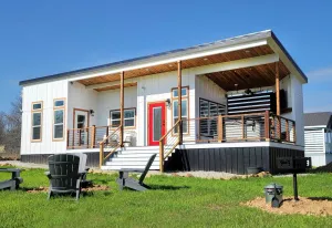 Image of Tiny White: Twin Lake Tiny Homes of Okmulgee