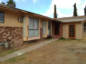 Image of SINGLE HOUS WITH WIDE YARD