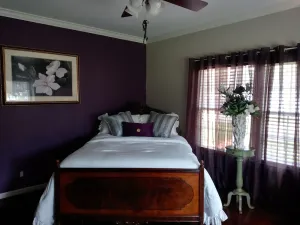 Image of Room for RENT! Peaceful, Bring your favorite book . Relaxing hm for Single Lady