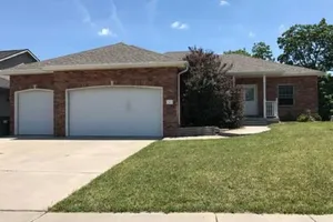 Image of Entire Luxury Single-Family Home in Upscale Neighborhood & Convenient Location
