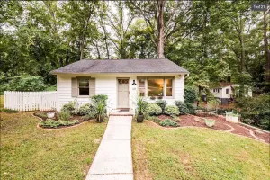 Image of UNC Cottage- near Univ\/Hospital, YMCA, Franklin St