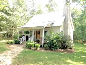 Image of ⭐️Unique, private, cozy⭐️Cookeville, TN -King bed, acres of woods