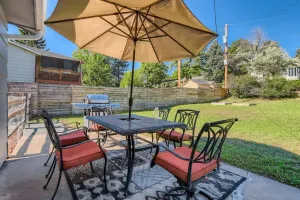 Image of Centrally located-Dog Friendly-Fenced Yard