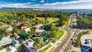 Image of Gidgets House - renovated beach house with hot tub