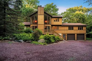 Image of Huge Dining Table, Full Game Room, Barrel Sauna, 3,000 sqft, Firepit, Secluded