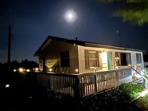 Image of Hilltop Stargazer = OSU Stilly casino Golf sunsets & No dirt rds + a Big yard!