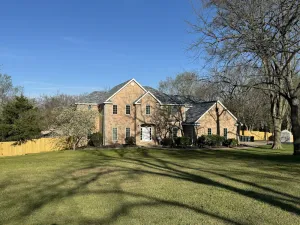 Image of Inground Pool, Hot Tub, Movie Theater, 6 bedrooms, 3 Baths in Carthage, MO