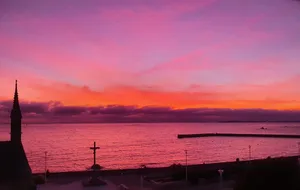 Image of LE PHARE DE LA CROIX full sea view, town center and beaches on foot