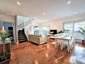 Image of Comfy 4 bedrooms house-2 mins to Miranda Shopping Centre