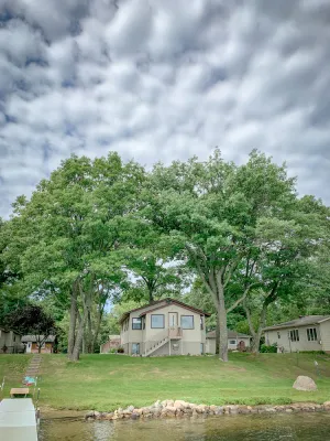 Image of Lakehouse on Whitesand Lake
