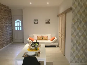 Image of Spacious luxury apartment with private entrance