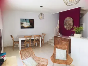 Image of 3-star listed house with south-facing courtyard in La noue