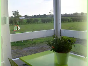 Image of Charmants chalets au bord du lac avec terrasse, activités nautiques et pêche, animaux acceptés, tout inclus - FR-1-489-361