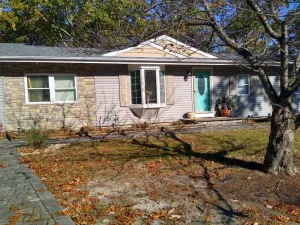 Image of Beautiful Ranch w\/3 bedrooms and 3 baths\/open concept\/big back yard\/dog friendly