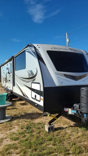 Image of \"Off-the-grid\" Jayco 32KBS White Hawk camper trailer