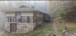 Image of PRIVATE 150FT WATERFALL RIGHT OFF DECK! Rustic, Asian inspired.
