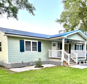 Image of Cozy Creole Cottage 5 minute drive to beach sleeps 8