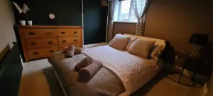 Image of AMAZING 5 BEDROOM HOUSE FOR 9