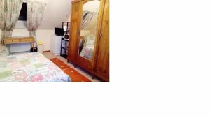 Image of rental room host or student or trainee