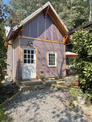 Image of Beautiful Asheville Tiny Home Get-a-way