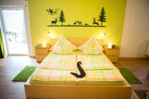 Image of Waldzimmer - Lovingly furnished apartment near Musikhaus Thomann