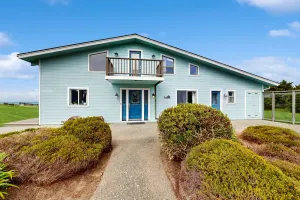 Image of Dog-friendly, waterfront home w\/ amazing views, private hot tub, & beach access
