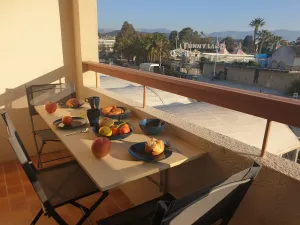 Image of air-conditioned studio + wifi 1mn walk from the beach of Sablettes