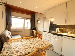 Image of Appartement rénové 2 pièces, 6 personnes, pied des pistes, proche commerces et services, parking inclus - FR-1-572-132