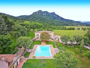 Image of Villa Engardin, nestled in the heart of the vineyards, offers absolute comfort and calm.