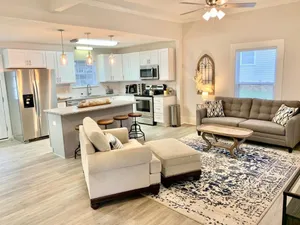 Image of King Suite- Walk to UNC/Franklin St, Near Hospital