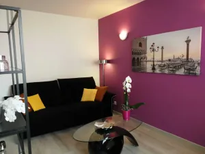 Image of PRETTY STUDIO 20 mins from Geneva