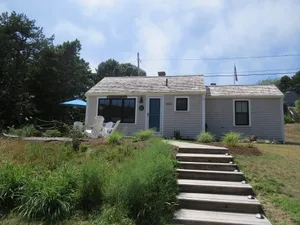 Image of Sophisticated decor with an amazing use of space throughout this two bedroom (1 king and 2 twins) cottage.