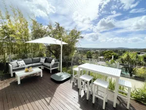 Image of Spacious home, big pool, great view near theme park