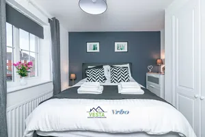 Image of Three Bedroom Apartment By Vesta Serviced Accommodation & Short Lets Hatfield With Free Parking
