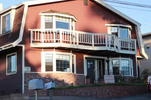 Image of Ocean's Breeze, a welcoming space to gather in the 'Heights'. Pet friendly!