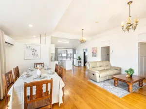 Image of Family friendly cozy 4BR house at Annerley