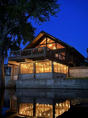 Image of Beautiful riverfront log cabin home in Prairie du Chien