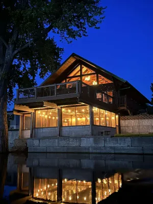 Image of Beautiful riverfront log cabin home in Prairie du Chien