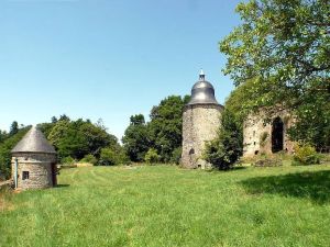 Image of Charming Tower In A Medieval Property , private fishing lake