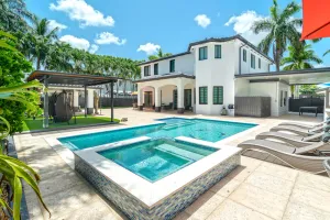 Image of Tropical deluxe villa- weekly and monthly discounts available!.