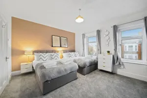Image of 5 Bedroom House with Free Parking, Garden, Super Fast WiFi, Smart TVs with Virgin TV and Netflix by Yoko Property